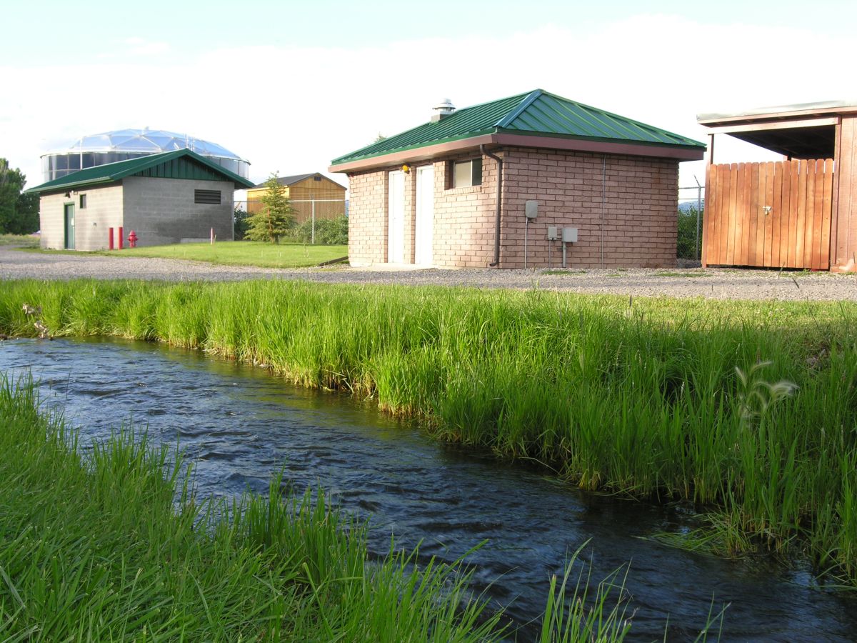 Picture of water tank and out buildings